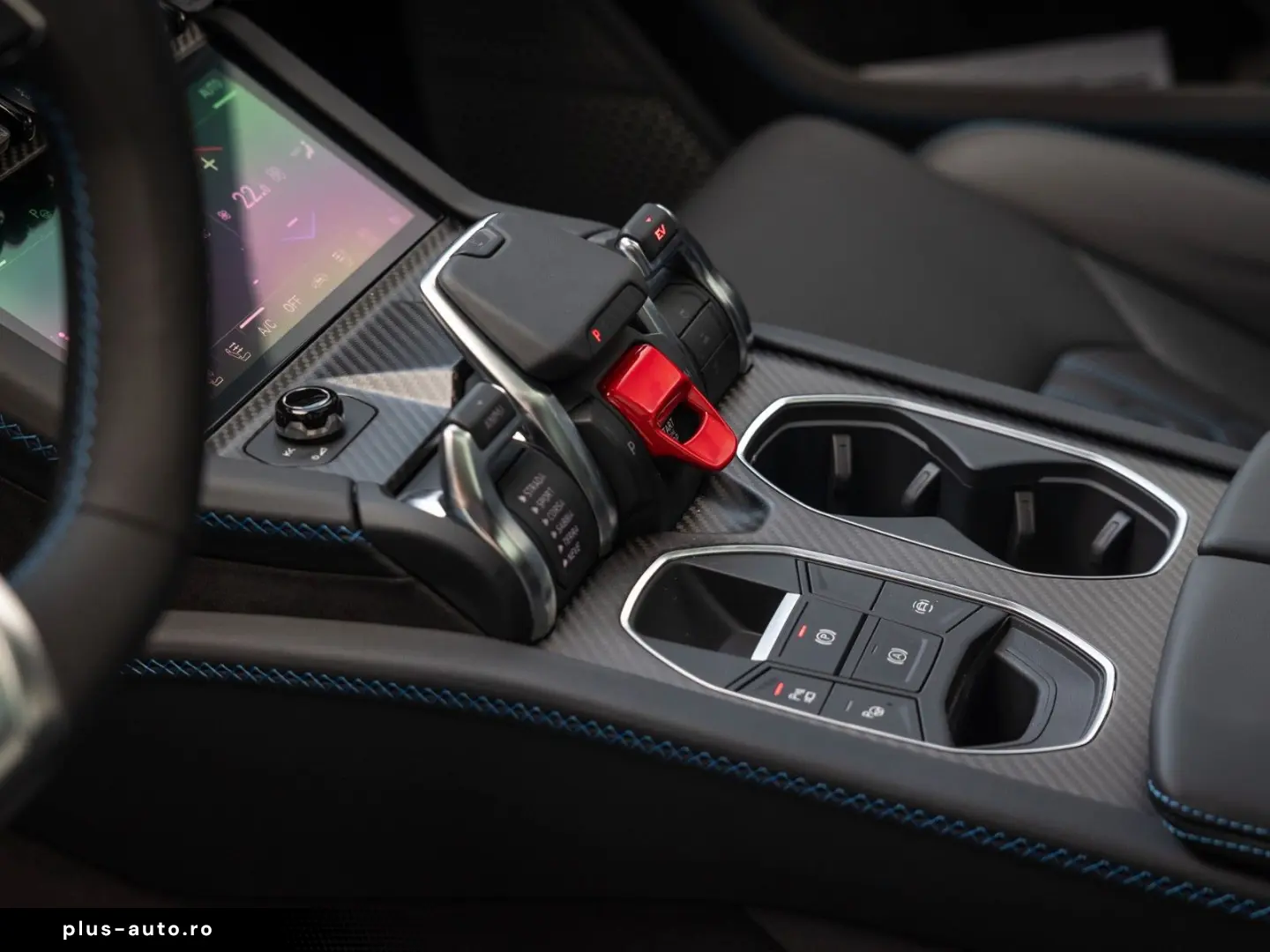 LAMBORGHINI Urus SE   Akrapovic   Carbon Interior