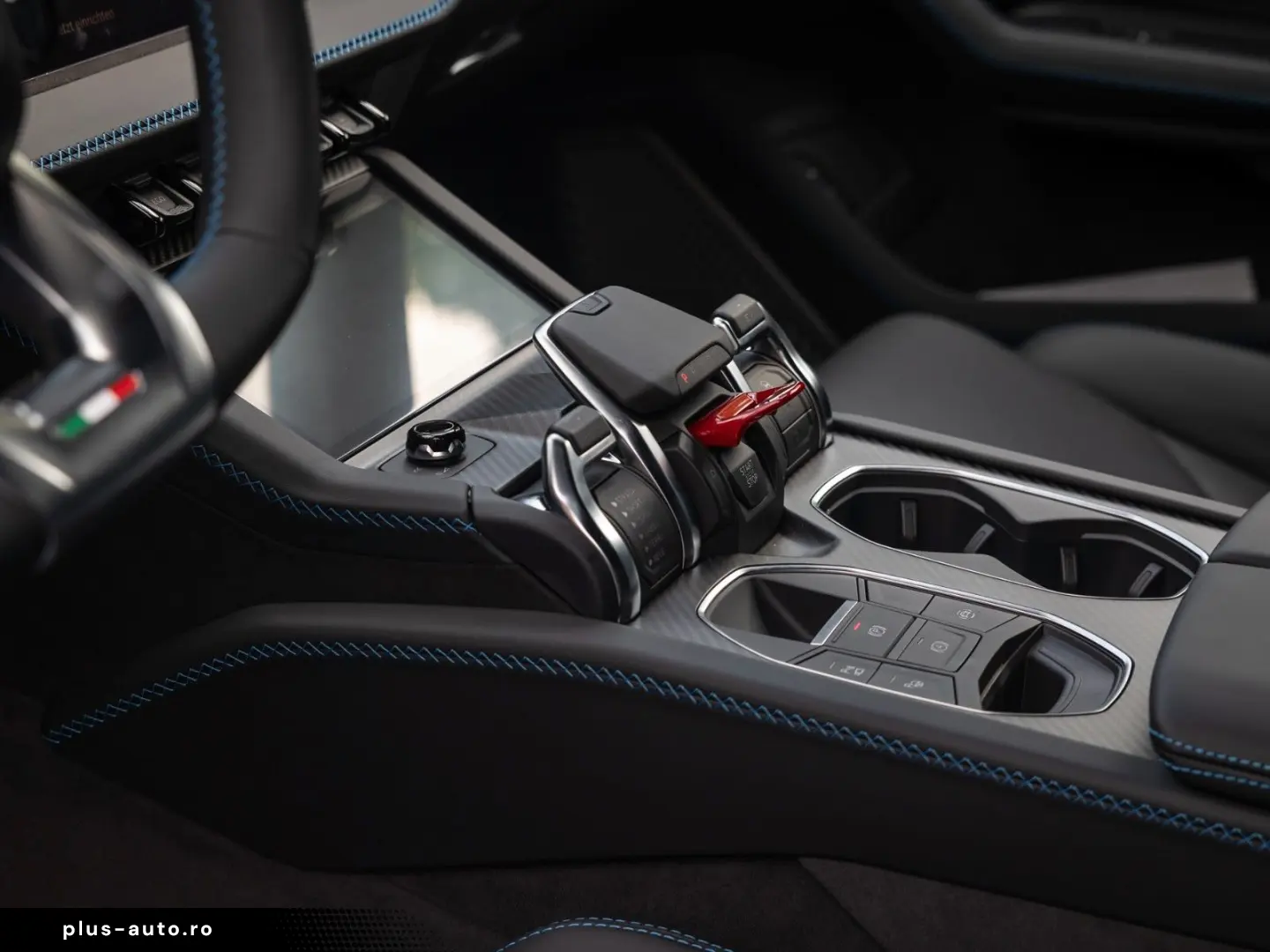 LAMBORGHINI Urus SE   Akrapovic   Carbon Interior