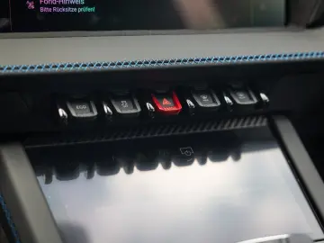 LAMBORGHINI Urus SE   Akrapovic   Carbon Interior
