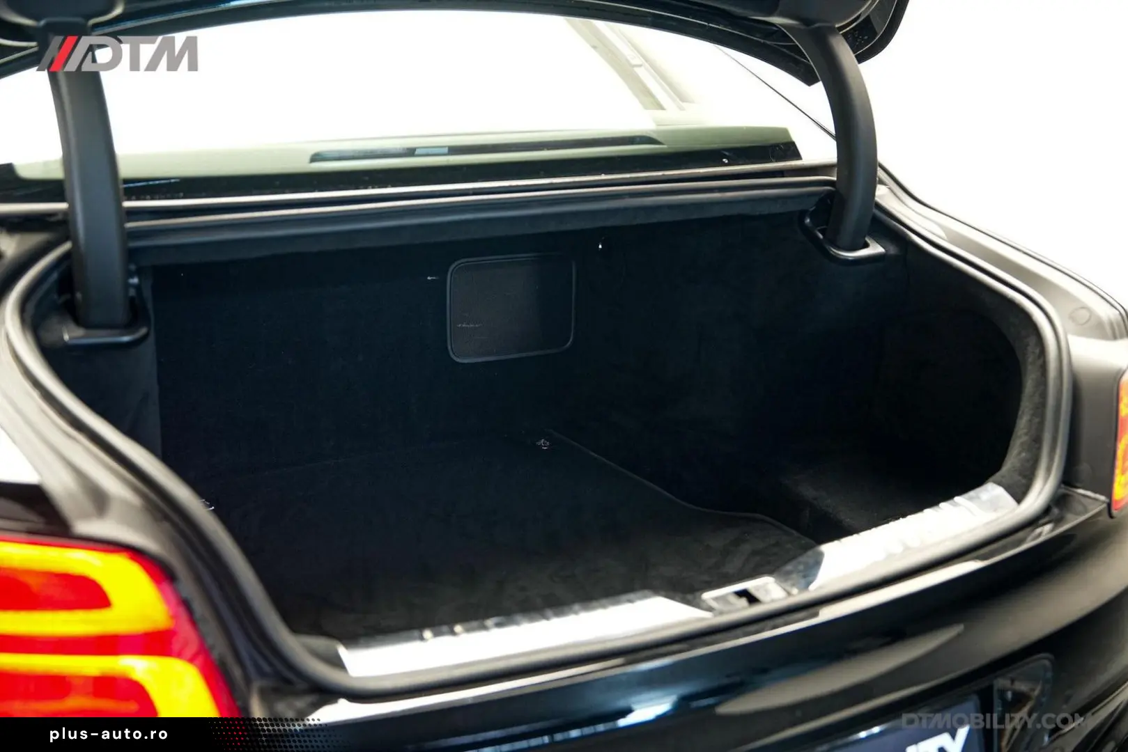 BENTLEY Flying Spur 6.0 W12 Mulliner   Black Line   Illu