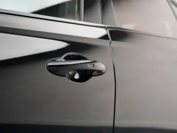 BENTLEY Flying Spur 6.0 W12 Mulliner   Black Line   Illu