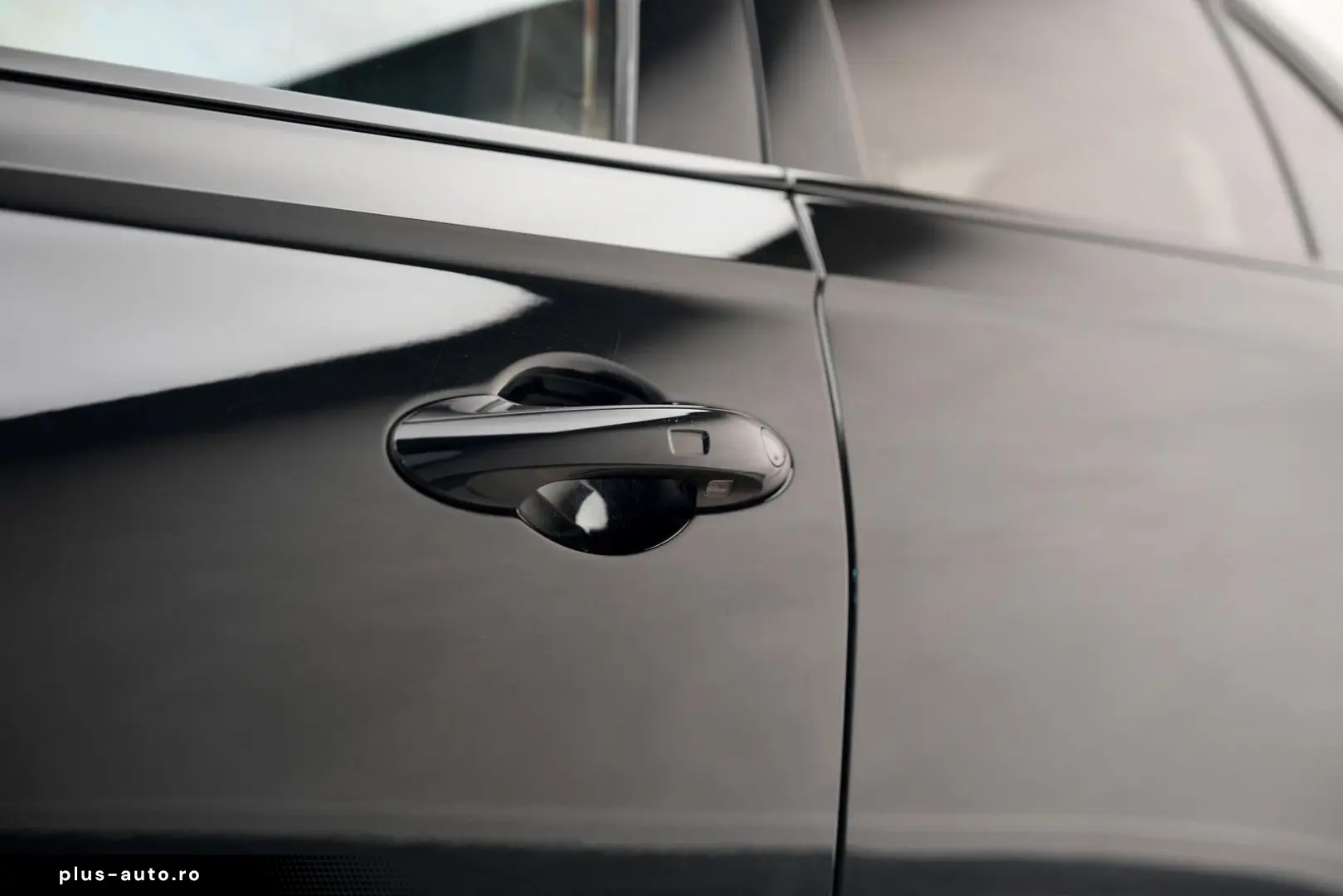 BENTLEY Flying Spur 6.0 W12 Mulliner   Black Line   Illu