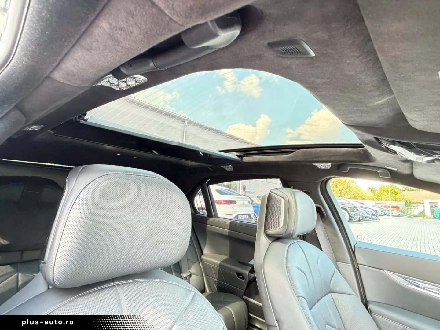 BMW M760e xDrive Two Tone Individual 3xTV SkyLounge