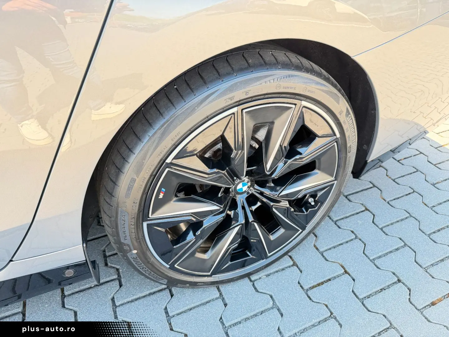 BMW M760e xDrive Two Tone Individual 3xTV SkyLounge