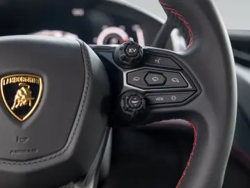LAMBORGHINI Revuelto   Extended Carbon Ext.   Livery Pack