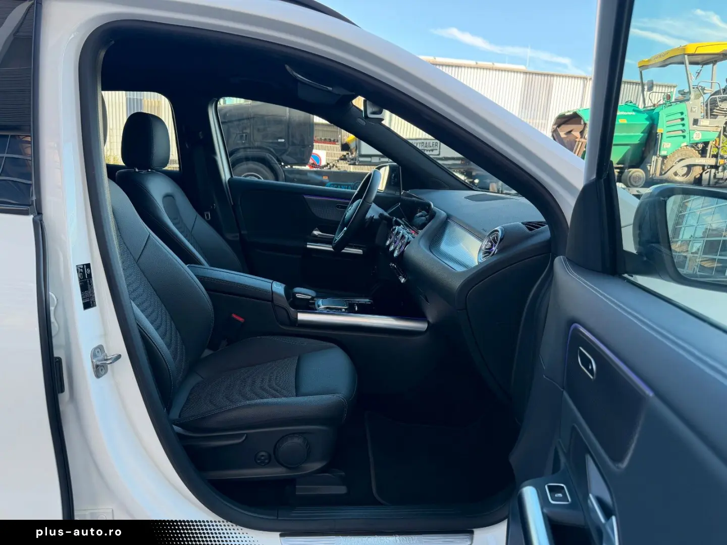 MERCEDES-BENZ EQA 300 4M Progressive