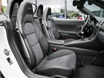 PORSCHE Boxster GTS 4.0 Navi  Carplay  Sitzh.  20 Zoll