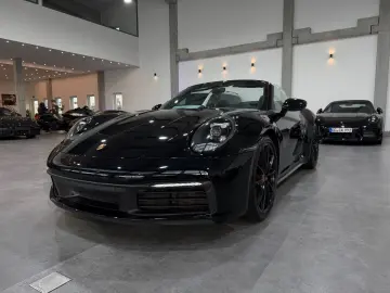 PORSCHE 992 Carrera 4 S Cabriolet Chrono Approved 07.26