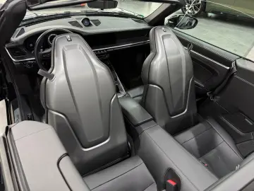 PORSCHE 992 Carrera 4 S Cabriolet Chrono Approved 07.26