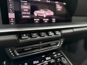 PORSCHE 992 Carrera 4 S Cabriolet Chrono Approved 07.26