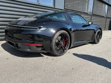 PORSCHE 911-992  Targa 4 GTS-LEDER SCHWARZ MOJAVEBEIGE!!