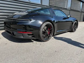 PORSCHE 911-992  Targa 4 GTS-LEDER SCHWARZ MOJAVEBEIGE!!