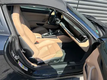 PORSCHE 911-992  Targa 4 GTS-LEDER SCHWARZ MOJAVEBEIGE!!