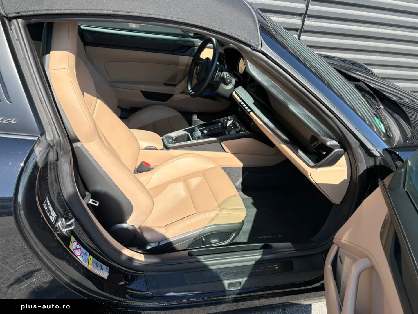 PORSCHE 911-992  Targa 4 GTS-LEDER SCHWARZ MOJAVEBEIGE!!