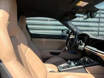 PORSCHE 911-992  Targa 4 GTS-LEDER SCHWARZ MOJAVEBEIGE!!