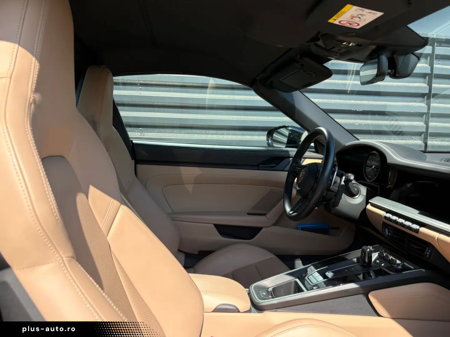 PORSCHE 911-992  Targa 4 GTS-LEDER SCHWARZ MOJAVEBEIGE!!