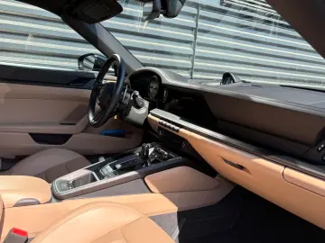 PORSCHE 911-992  Targa 4 GTS-LEDER SCHWARZ MOJAVEBEIGE!!