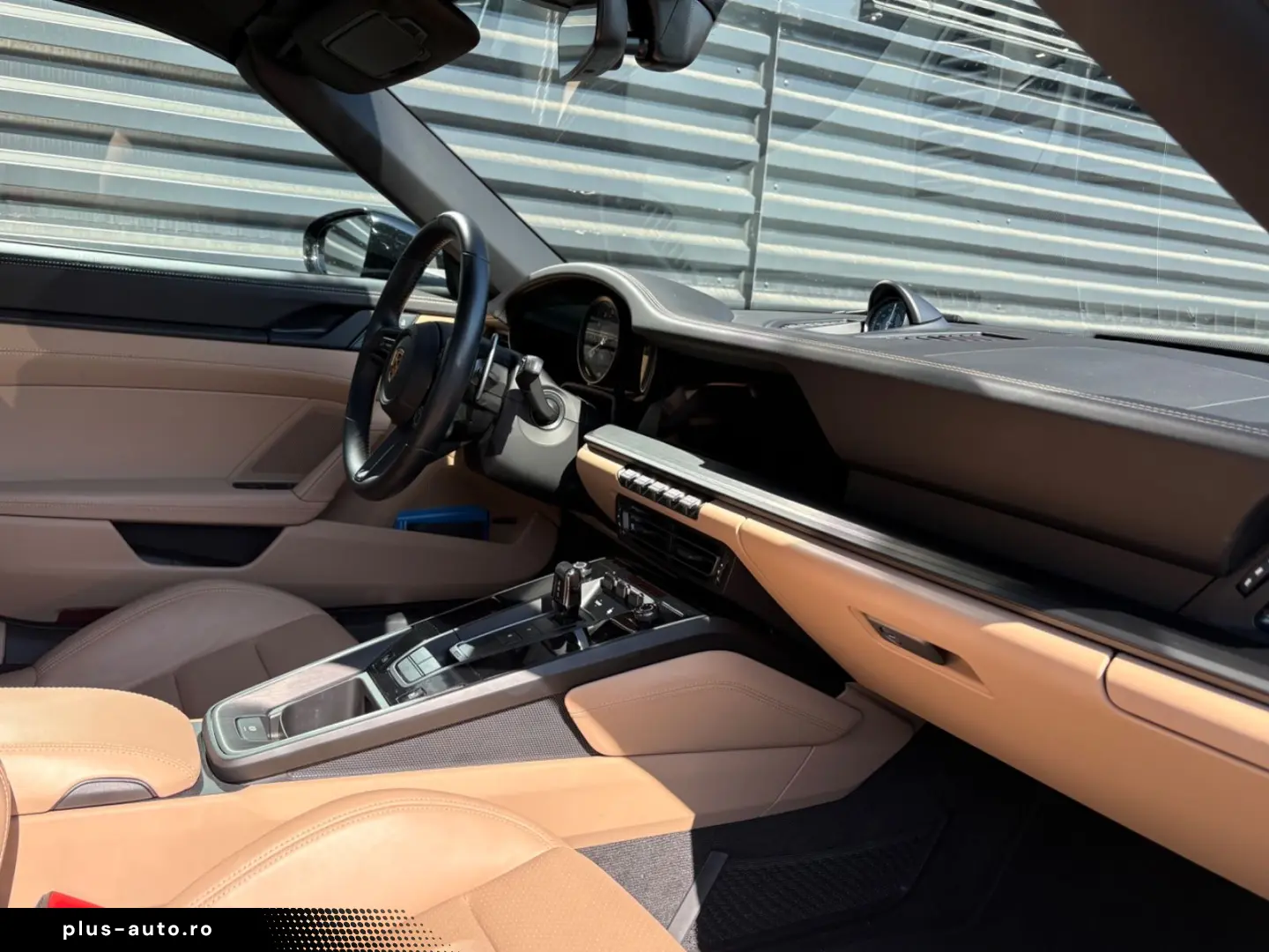 PORSCHE 911-992  Targa 4 GTS-LEDER SCHWARZ MOJAVEBEIGE!!
