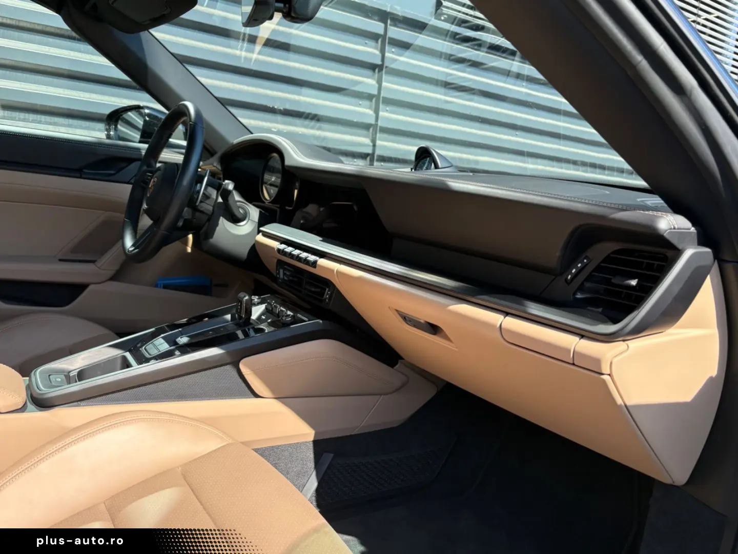 PORSCHE 911-992  Targa 4 GTS-LEDER SCHWARZ MOJAVEBEIGE!!