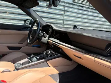 PORSCHE 911-992  Targa 4 GTS-LEDER SCHWARZ MOJAVEBEIGE!!