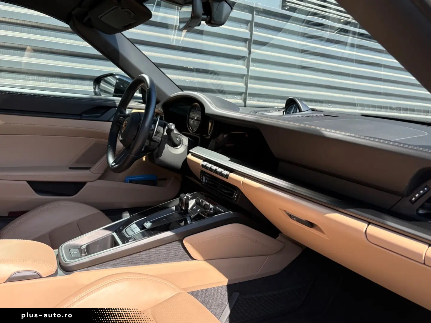 PORSCHE 911-992  Targa 4 GTS-LEDER SCHWARZ MOJAVEBEIGE!!
