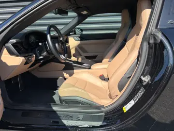 PORSCHE 911-992  Targa 4 GTS-LEDER SCHWARZ MOJAVEBEIGE!!