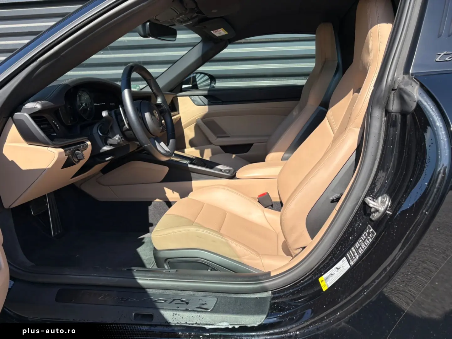 PORSCHE 911-992  Targa 4 GTS-LEDER SCHWARZ MOJAVEBEIGE!!