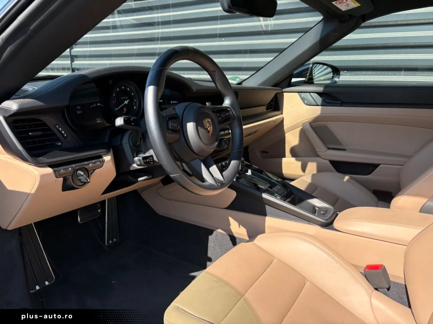 PORSCHE 911-992  Targa 4 GTS-LEDER SCHWARZ MOJAVEBEIGE!!