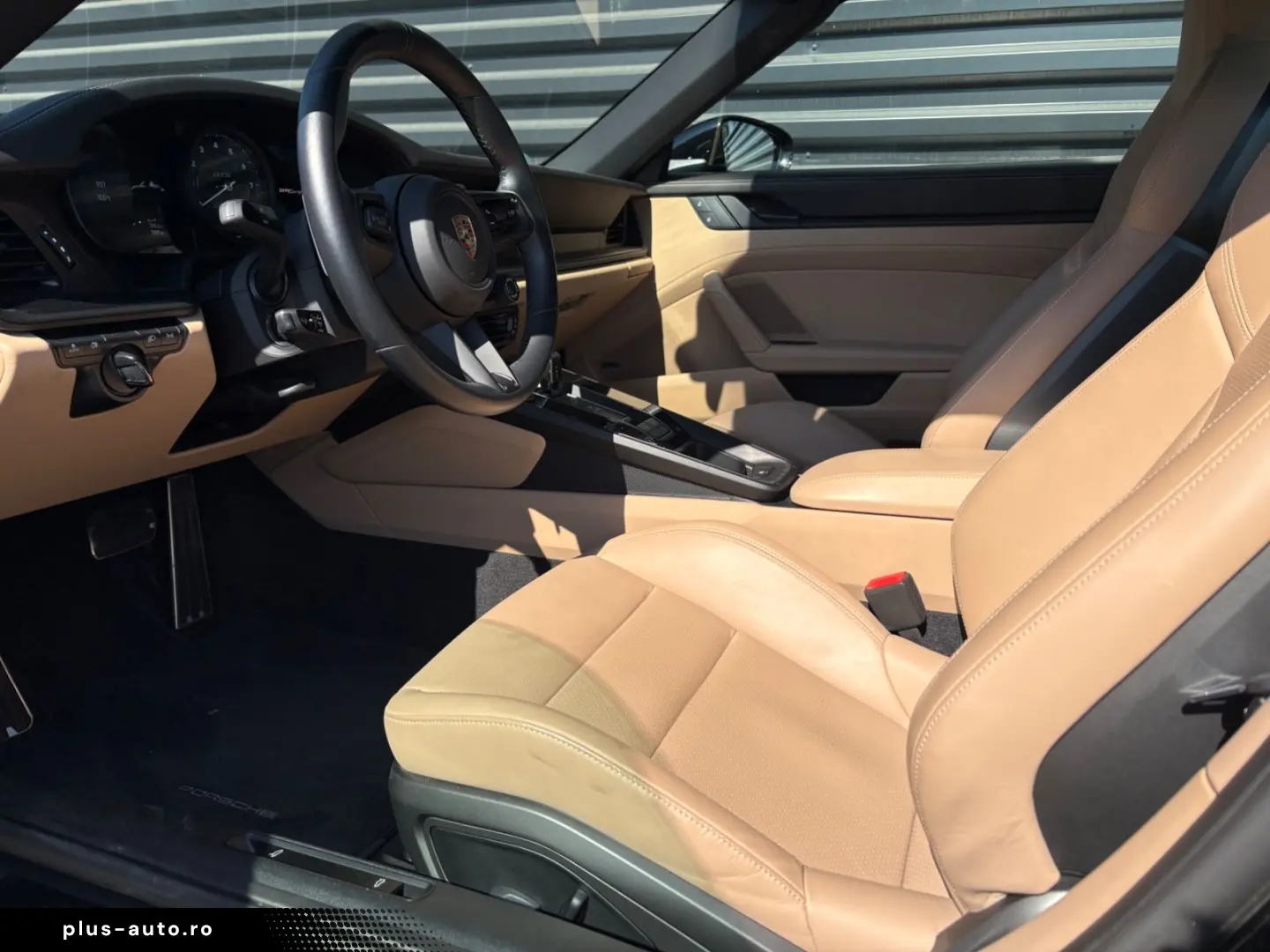 PORSCHE 911-992  Targa 4 GTS-LEDER SCHWARZ MOJAVEBEIGE!!