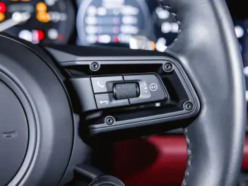Porsche 992 911 Carrera 4 GTS Liftsystem BOSE