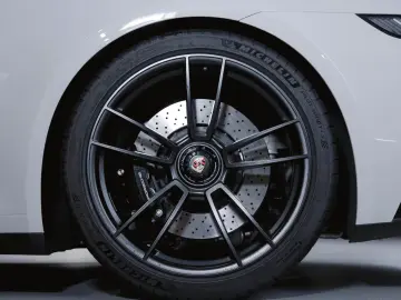 Porsche 992 911 Carrera 4 GTS Liftsystem BOSE