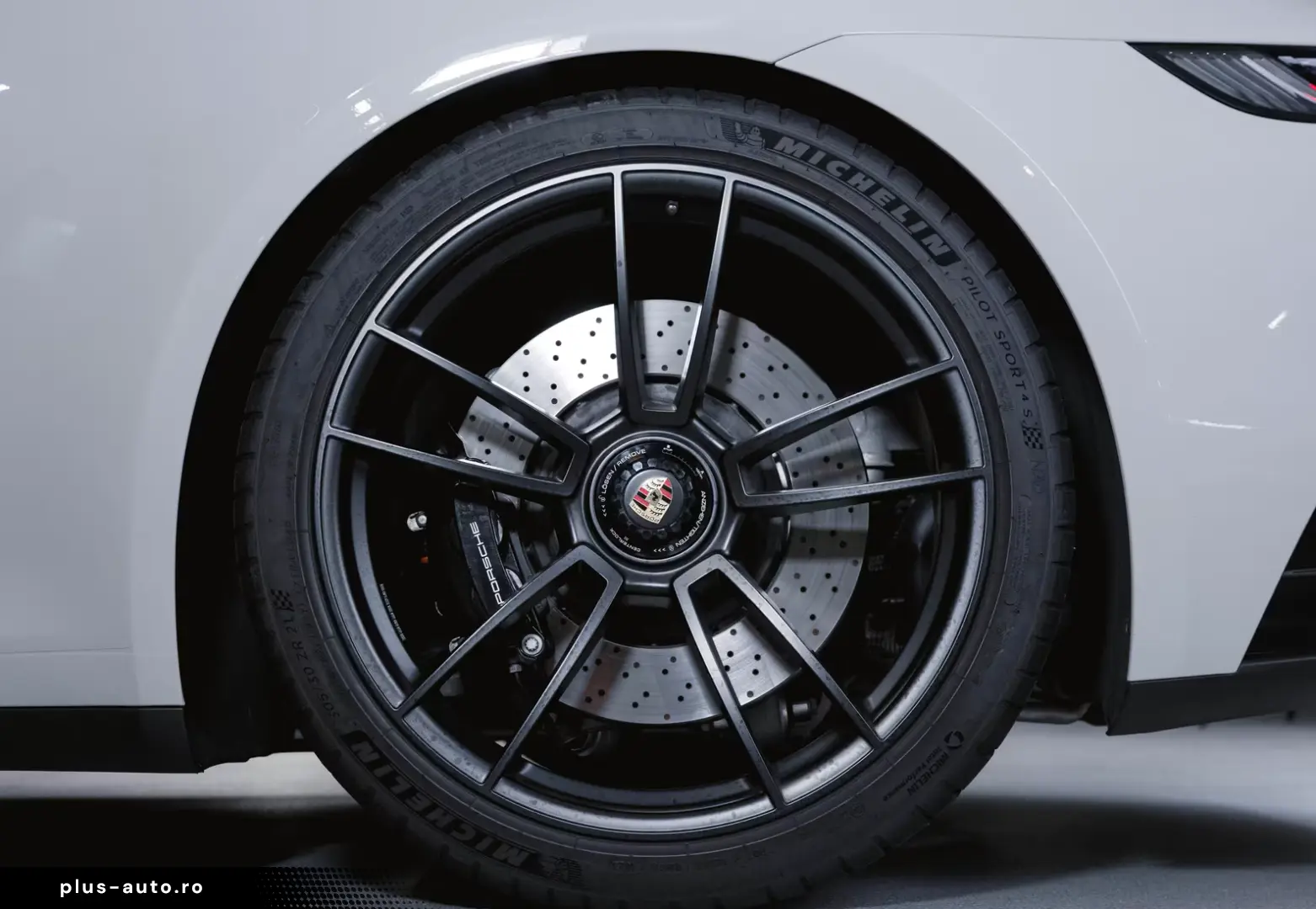 Porsche 992 911 Carrera 4 GTS Liftsystem BOSE