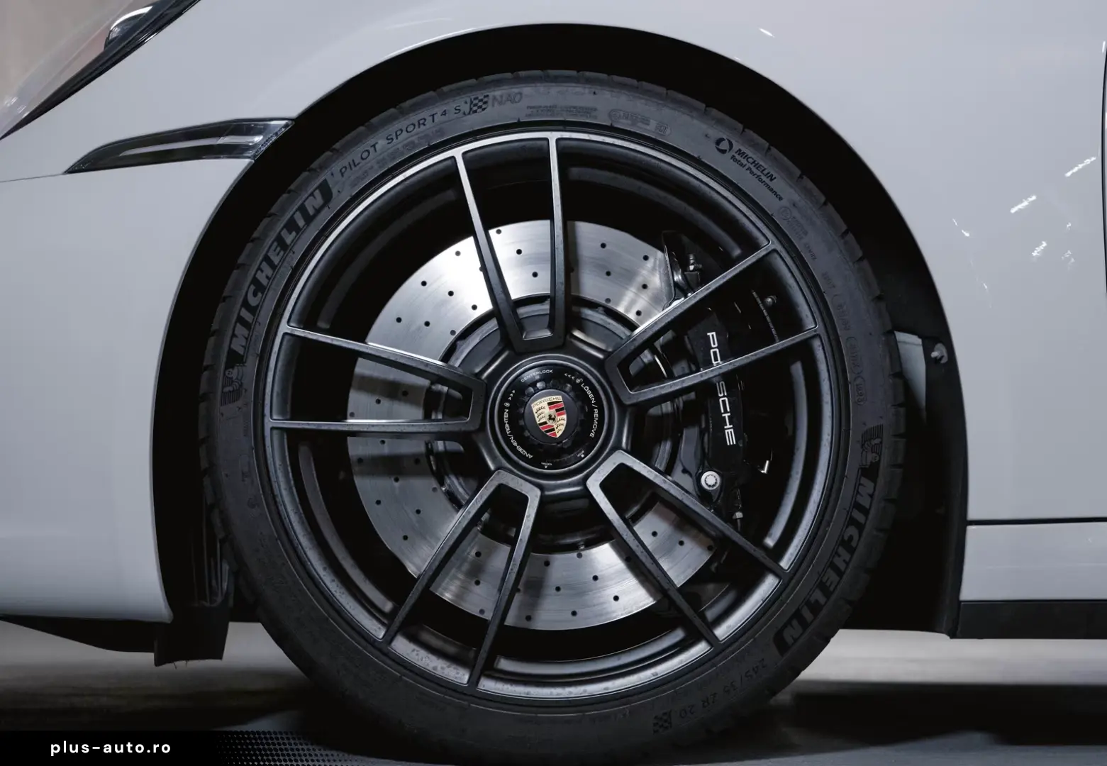 Porsche 992 911 Carrera 4 GTS Liftsystem BOSE