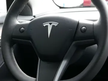 TESLA Model 3 Langstreckenbatt. Allradantrieb 93% SOH