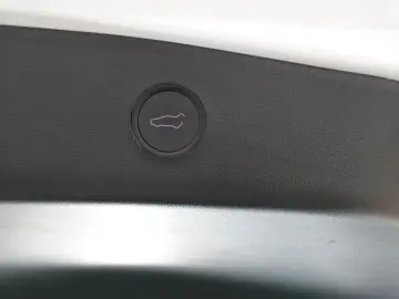 TESLA Model 3 Langstreckenbatt. Allradantrieb 93% SOH