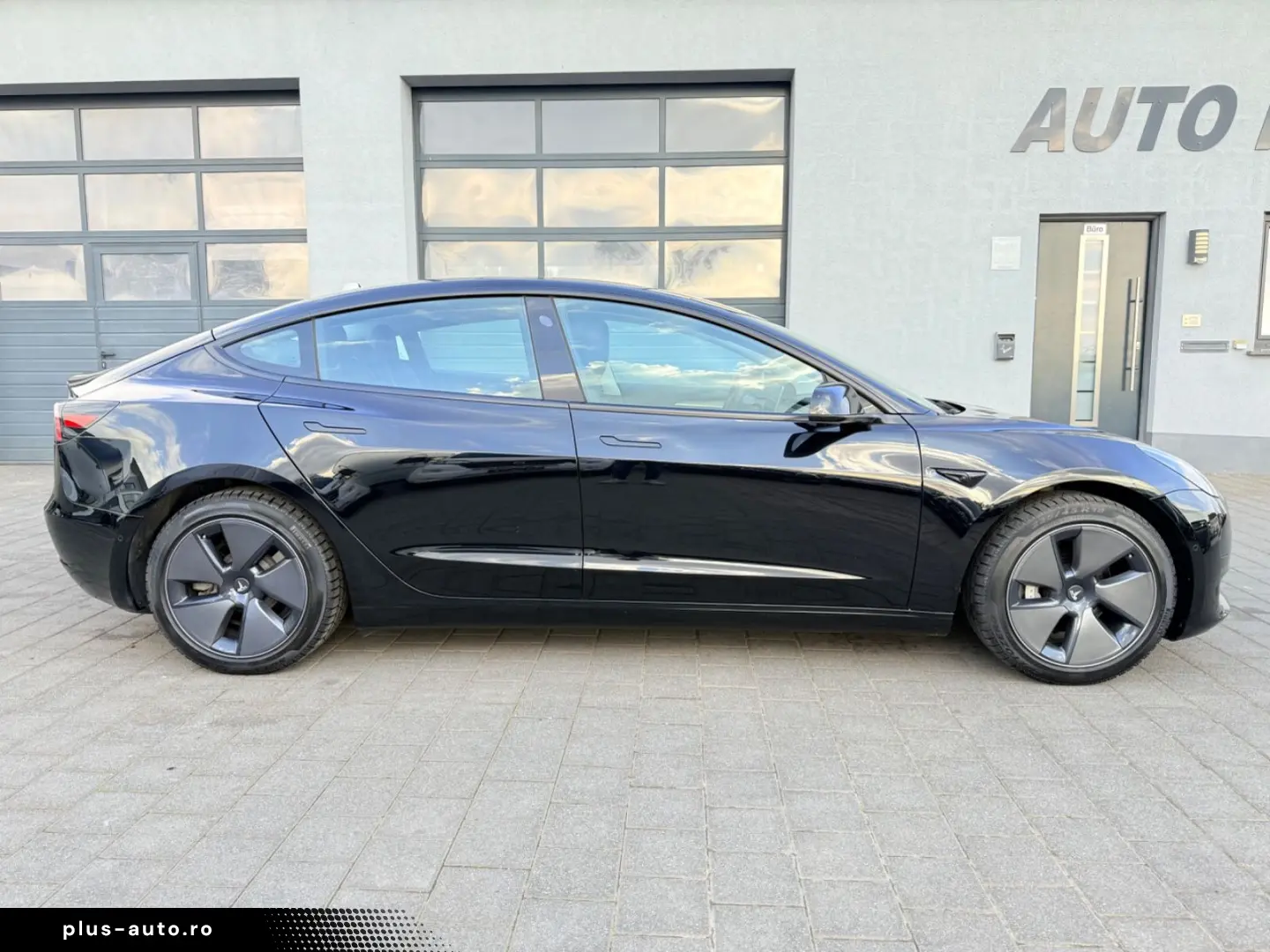 TESLA Model 3 SR AMD
