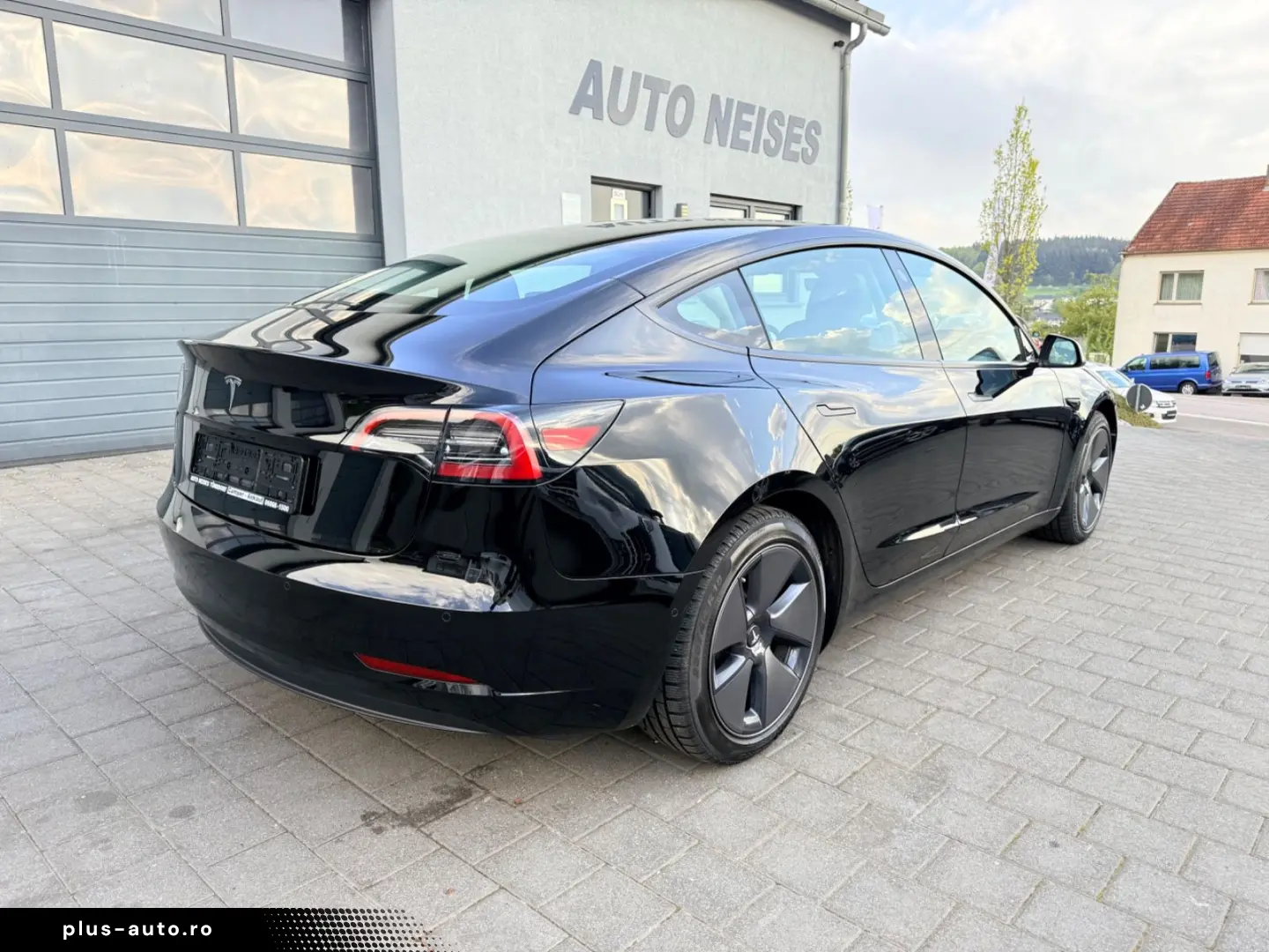 TESLA Model 3 SR AMD