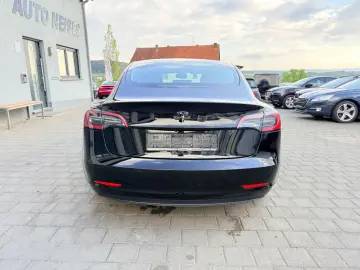 TESLA Model 3 SR AMD