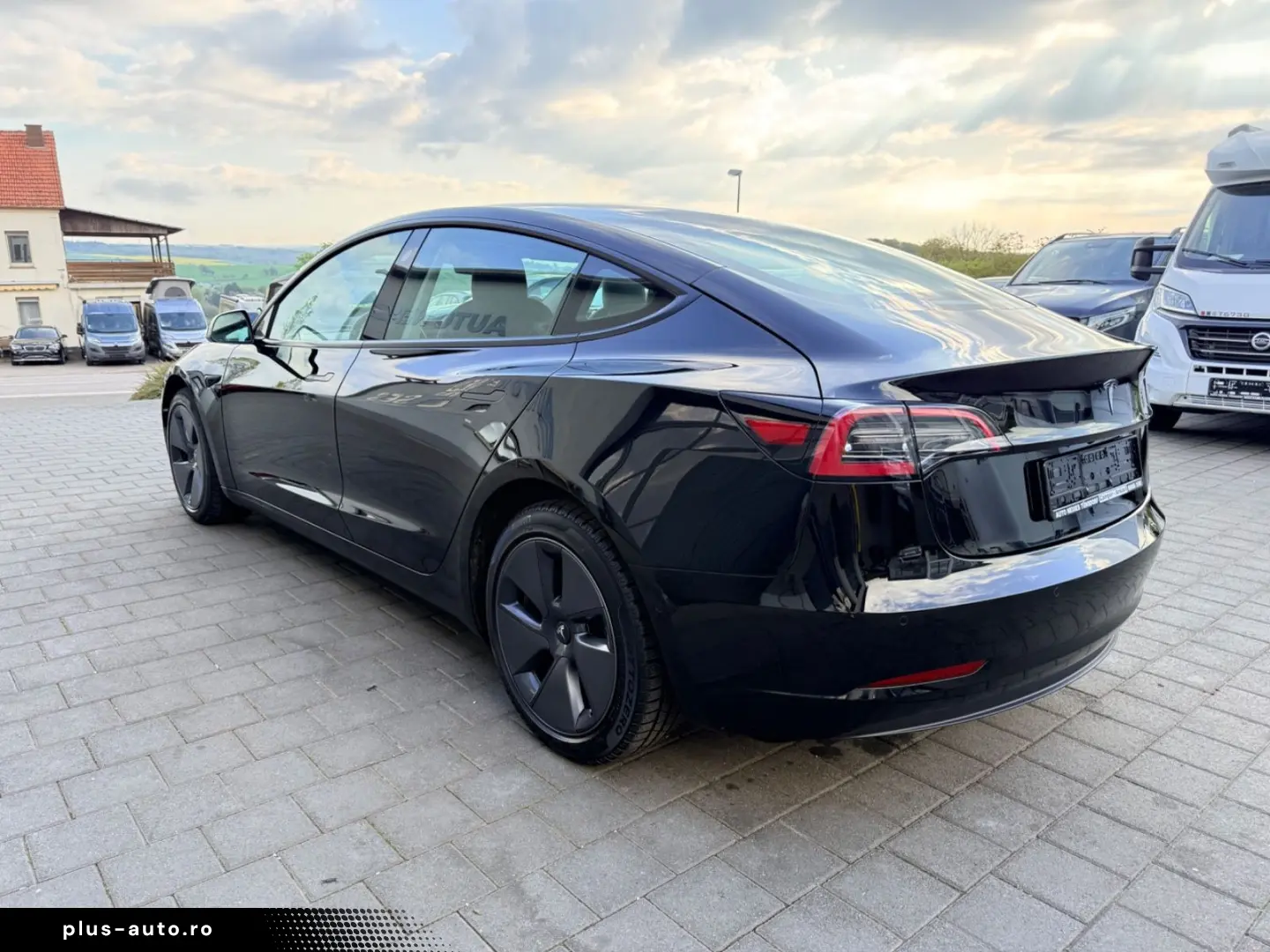 TESLA Model 3 SR AMD