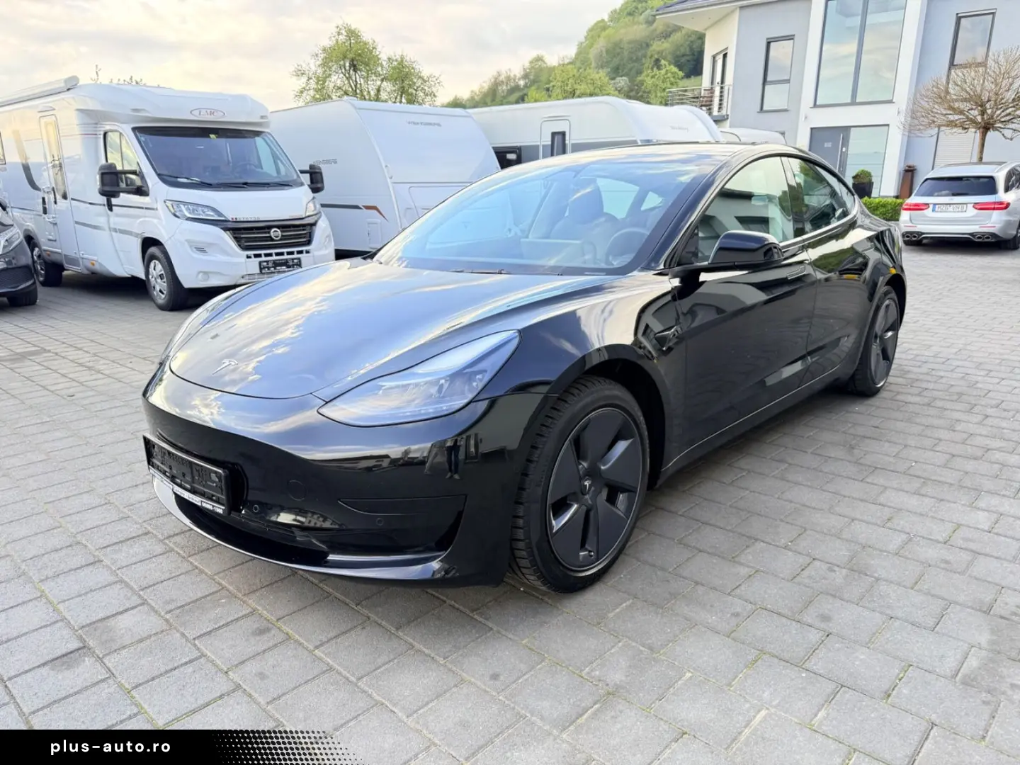 TESLA Model 3 SR AMD