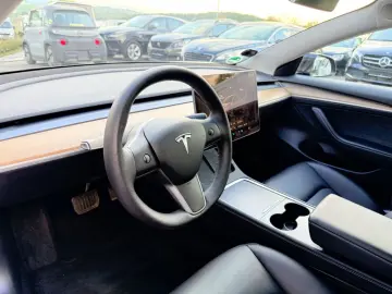 TESLA Model 3 SR AMD