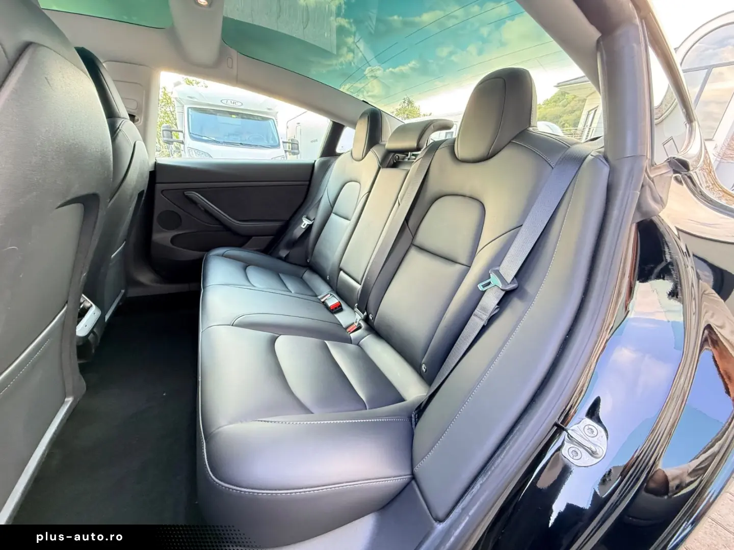 TESLA Model 3 SR AMD