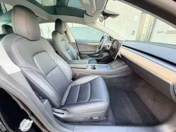 TESLA Model 3 SR AMD