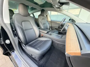 TESLA Model 3 SR AMD