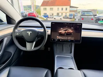 TESLA Model 3 SR AMD