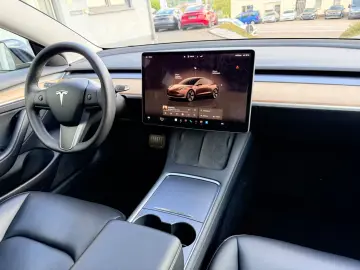 TESLA Model 3 SR AMD