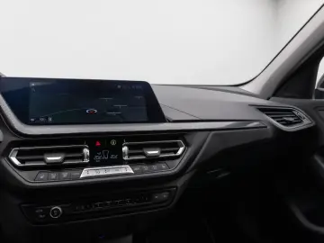 BMW 118i SportLine DAB CockPitPr PDC Lenkrhz Komfort