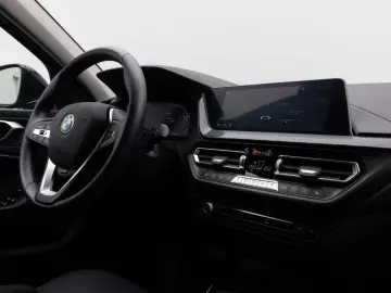 BMW 118i SportLine DAB CockPitPr PDC Lenkrhz Komfort