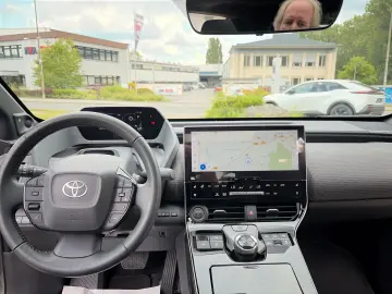 TOYOTA bZ4X AWD   Comfort   Technik Paket Panoramadach