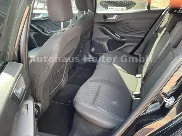 FORD Focus Automatik ST-Line X  155PS Head-Up ACC AHK